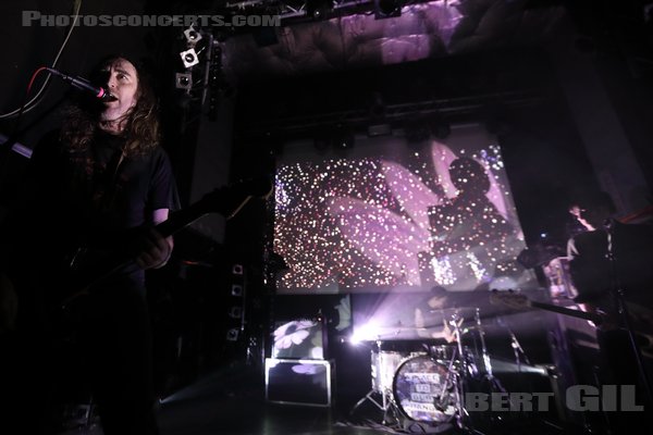 A PLACE TO BURY STRANGERS - 2024-04-23 - PARIS - Petit Bain - Oliver Ackermann - John Fedowitz - Sandra Fedowitz